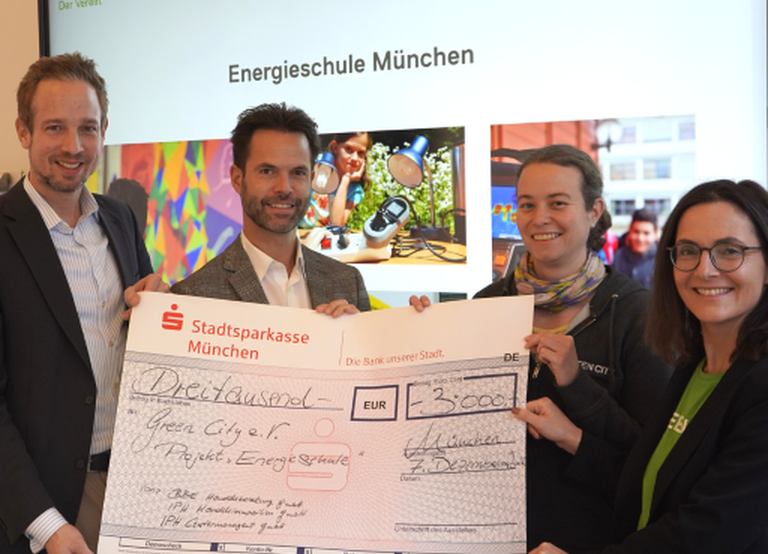 20221207_Scheckübergabe_BBE_IPH_Sharepic.png